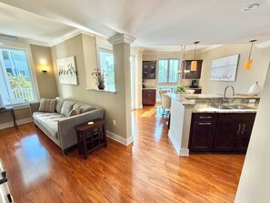 TV - In Baytowne Wharf Minutes from Beach 461 OPN (Miramar Beach)