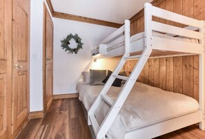 Iron/ironing board, travel cot, WiFi, bed sheets - Appart 5pax | Parking | Balconies | Views (Chamonix-Mont-Blanc)