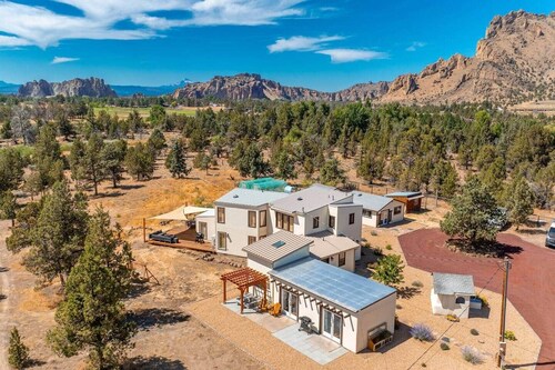 Smith Rock Retreat: TWO UNITS IN ONE LISTING!