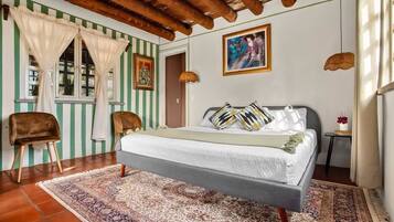 5 bedrooms, desk, iron/ironing board, free WiFi