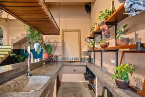 Fridge, microwave, oven, stovetop - Tepoztlán — Private 5-Casita Mountain Retreat (El Texcal)