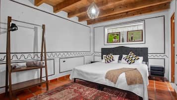 5 bedrooms, desk, iron/ironing board, free WiFi