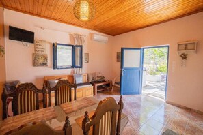 Interior - Irene's Cottage Myrtonas (Karpathos)