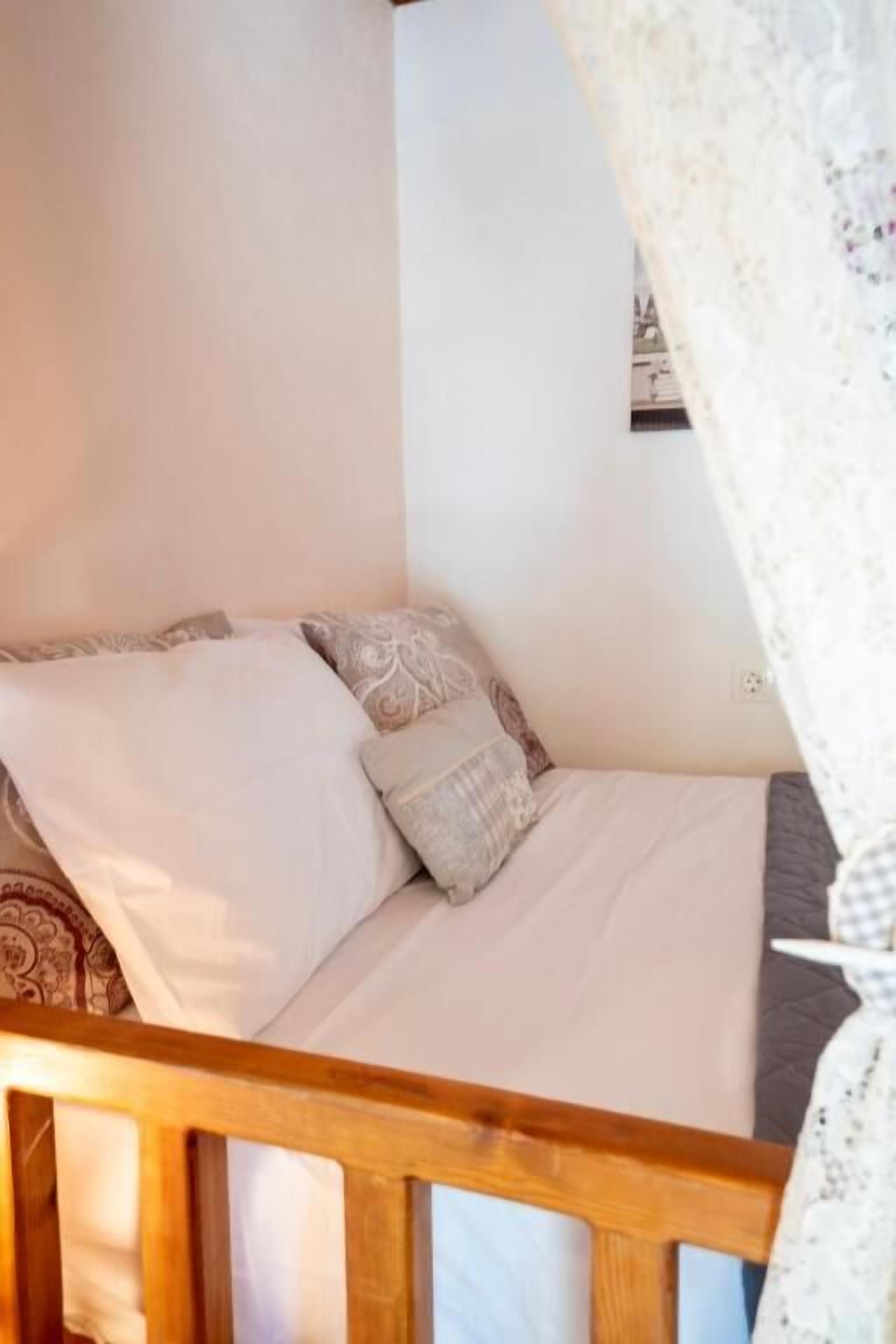 Cottage, Patio | Iron/ironing board, free WiFi, bed sheets
