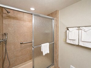 Hair dryer, towels - 7th NT FREE! Perfect Location, Hot Tub/POOL, Shuttle, Fireplace, Garage (Breckenridge)