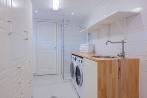 Laundry - The Dream House By The Glittering Lake Vättern! (Motala)