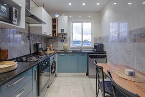 Deluxe-Apartment, Balkon, Stadtblick | Eigene Küche