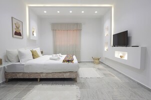 Deluxe Apartment, Balcony, City View | Blackout drapes, soundproofing, iron/ironing board, free WiFi