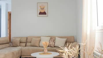 Deluxe Apartment, Balcony, City View | Living area