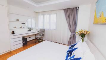 Iron/ironing board, WiFi, bed sheets