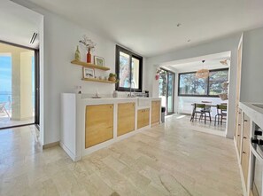 Private kitchen - Luxury villa - Les Galets (La Ciotat)