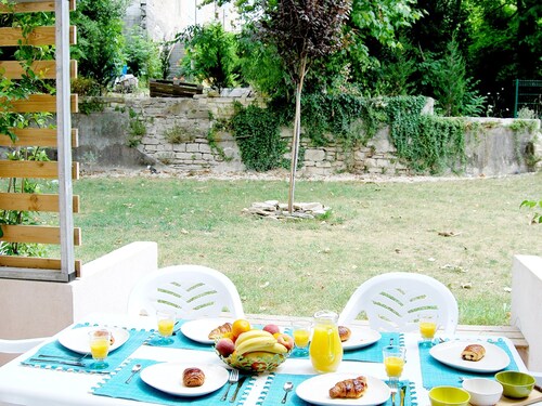 Cosy Village Studio Retreat in Barjac