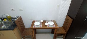 Private kitchen - Cozy City View Haven (Quezon City)