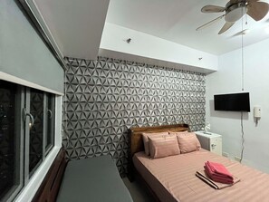 Room - Cozy City View Haven (Quezon City)