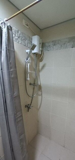 Bathroom - Cozy City View Haven (Quezon City)