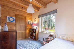 4 bedrooms, iron/ironing board, WiFi, bed sheets - 4 Bedroom Luxury Lodge nr Edinburgh with Hot Tub.  Entire home in East Lothian. (Musselburgh)