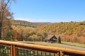 Property grounds - Panoramic Mountain Views on 2+ private acres, 5 min to lake, hot tub, fire pit (McHenry)