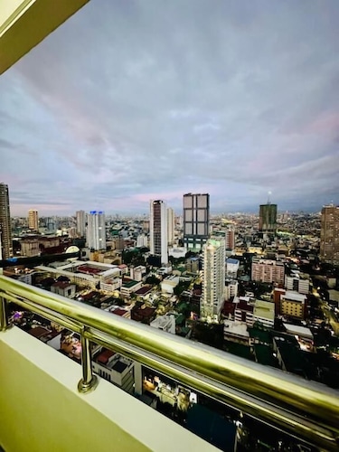 Sky N Sea Suites Malate Sea & City View