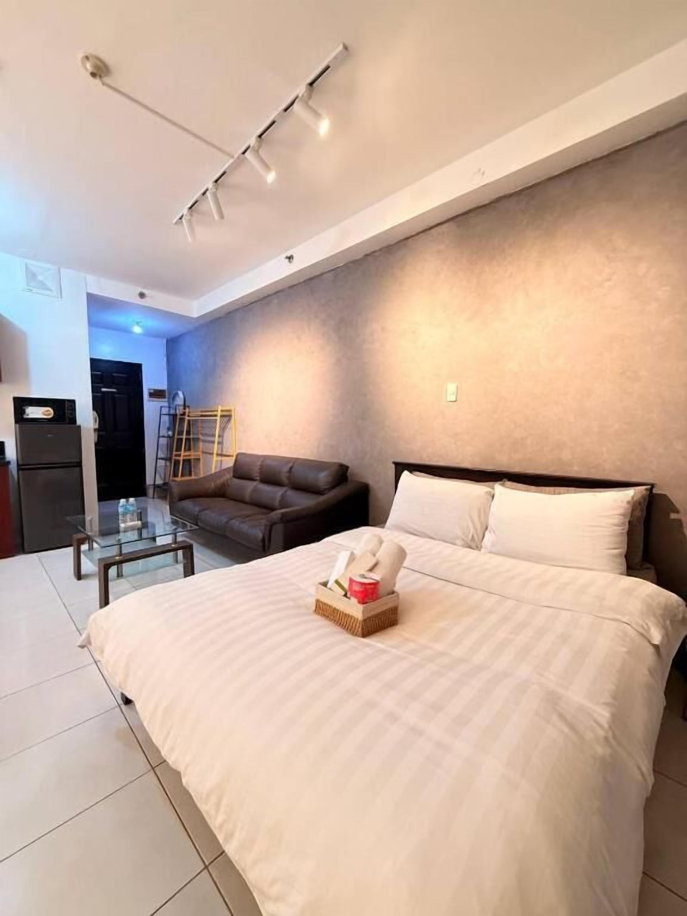 Căn hộ tiện nghi đơn giản, 1 giường cỡ queen, ban công, quang cảnh thành phố | Két bảo mật tại phòng, bàn, khu vực làm việc phù hợp cho laptop 