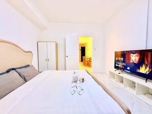 Căn h ộ, 1 giường cỡ queen, phòng tắm riêng, quang cảnh một góc biển | Két bảo mật tại phòng, bàn, khu vực làm việc phù hợp cho laptop 