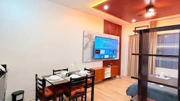 Studio, City View | Dining