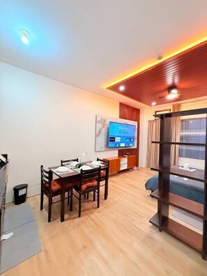 Studio, quang cảnh thành phố | Khu ăn uống