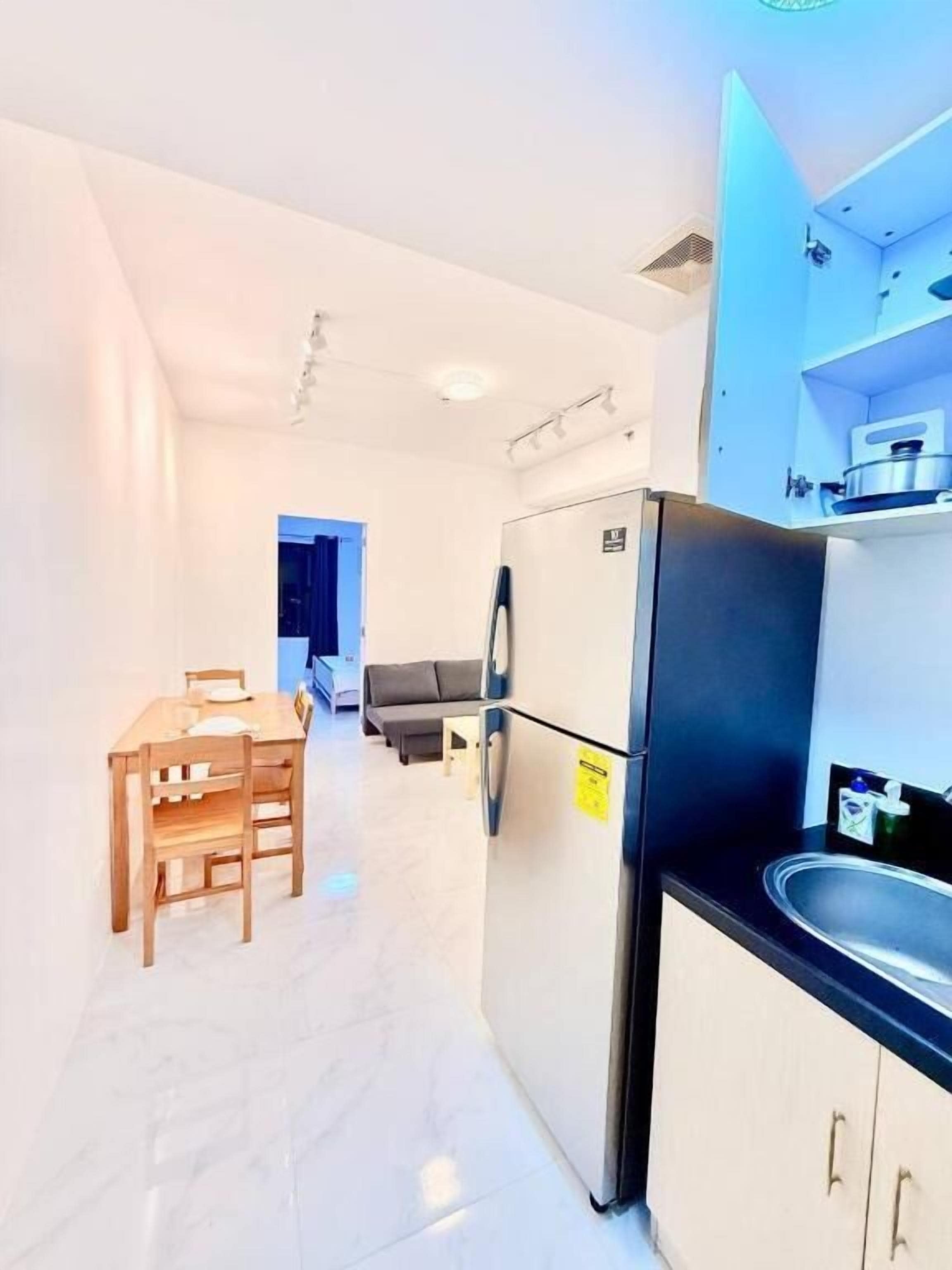 Apartment, 1 Queen Bed, Private Bathroom, Partial Ocean View | Interior