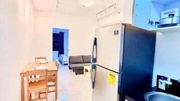 Apartment, 1 Queen Bed, Private Bathroom, Partial Ocean View | Interior
