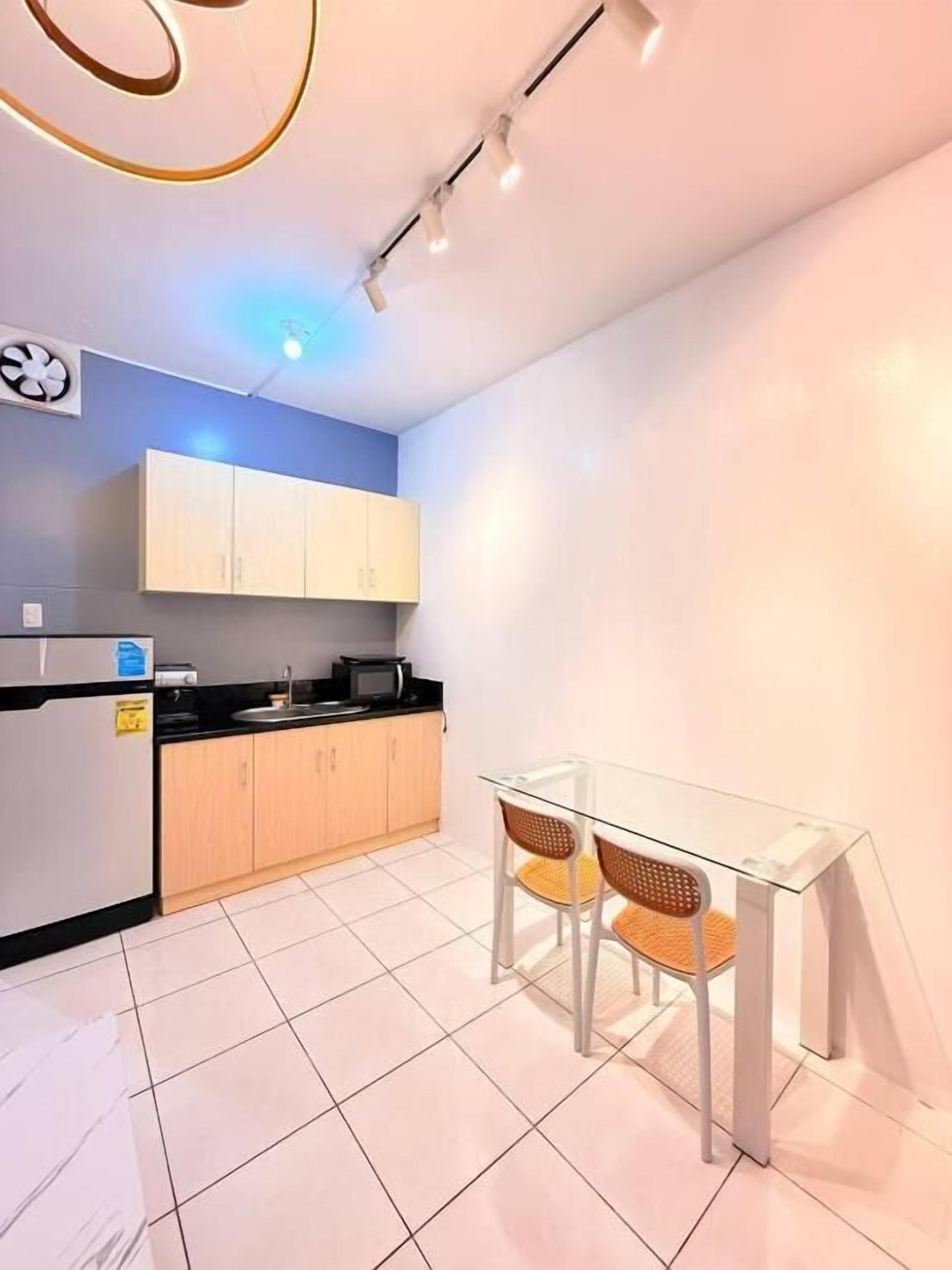 全景公寓, 阳台, 海景 | 私人厨房 | 大冰箱、微波炉