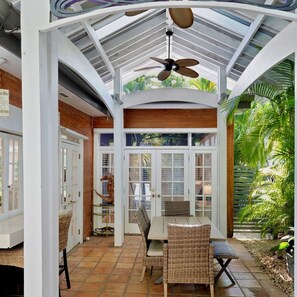 Outdoor dining - **VILLA PARADISO @ CASA EAST** Private Home & Pool + LAST KEY SERVICES… (Key West)