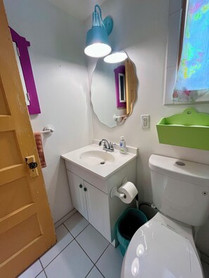 Bathroom - New local owner! Cozy private home in Patagonia (Patagonia)