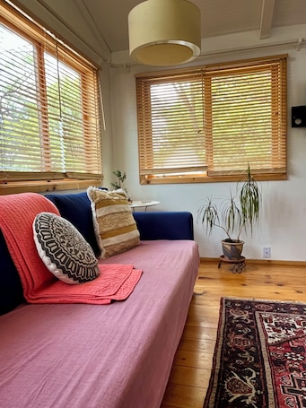 Smart TV. New local owner! Cozy private home in Patagonia