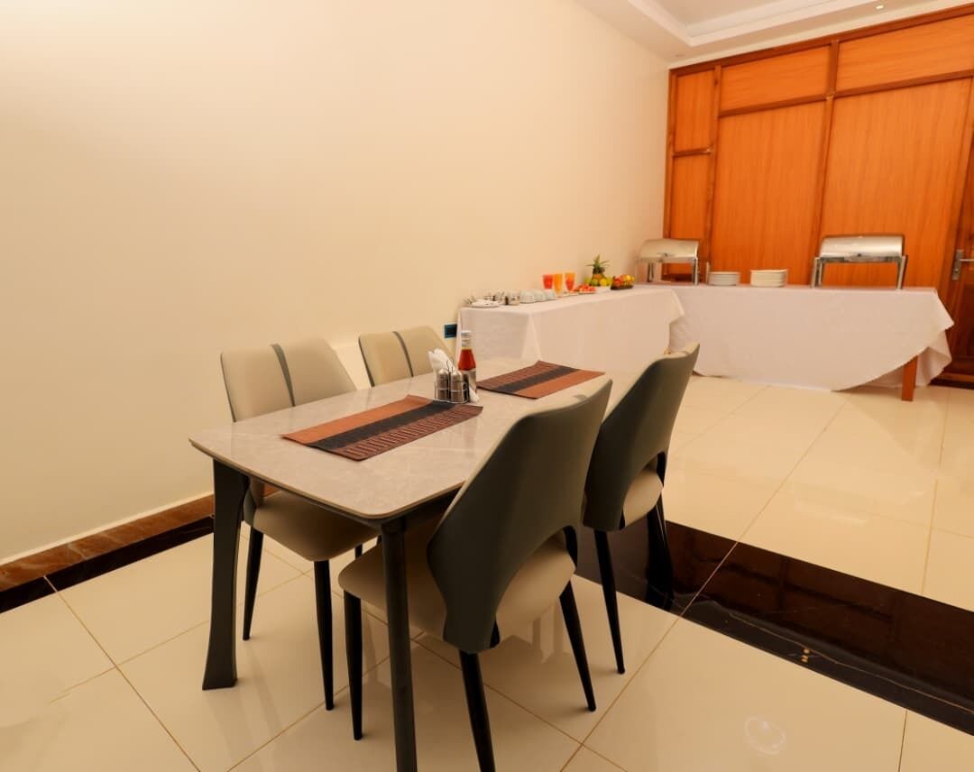 Deluxe Double Room, Hill View | Dining