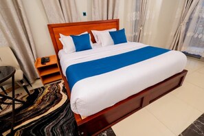 Desk, iron/ironing board, free WiFi - Sea bridge view hotel mbarara (Mbarara)