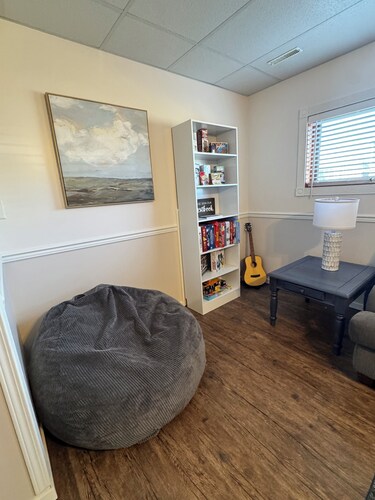 5 bedroom full house just steps to the Exciting Lakeshore Drive!
