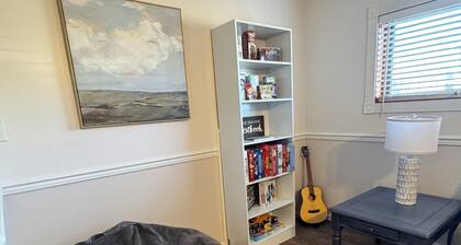 5 bedroom full house just steps to the Exciting Lakeshore Drive!