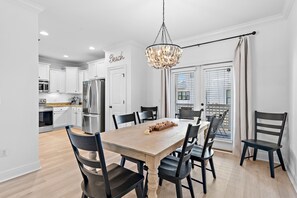 Dining - ☀️Golf Cart | Resort Pool | Great Location | Gulf Breeze☀️ (Santa Rosa Beach)