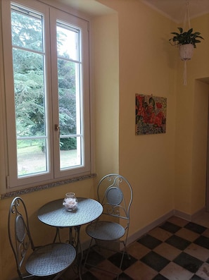 Deluxe Double Room, Private Bathroom, River View | Interior