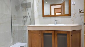 Bathroom - Vrbo Property (Albufeira)