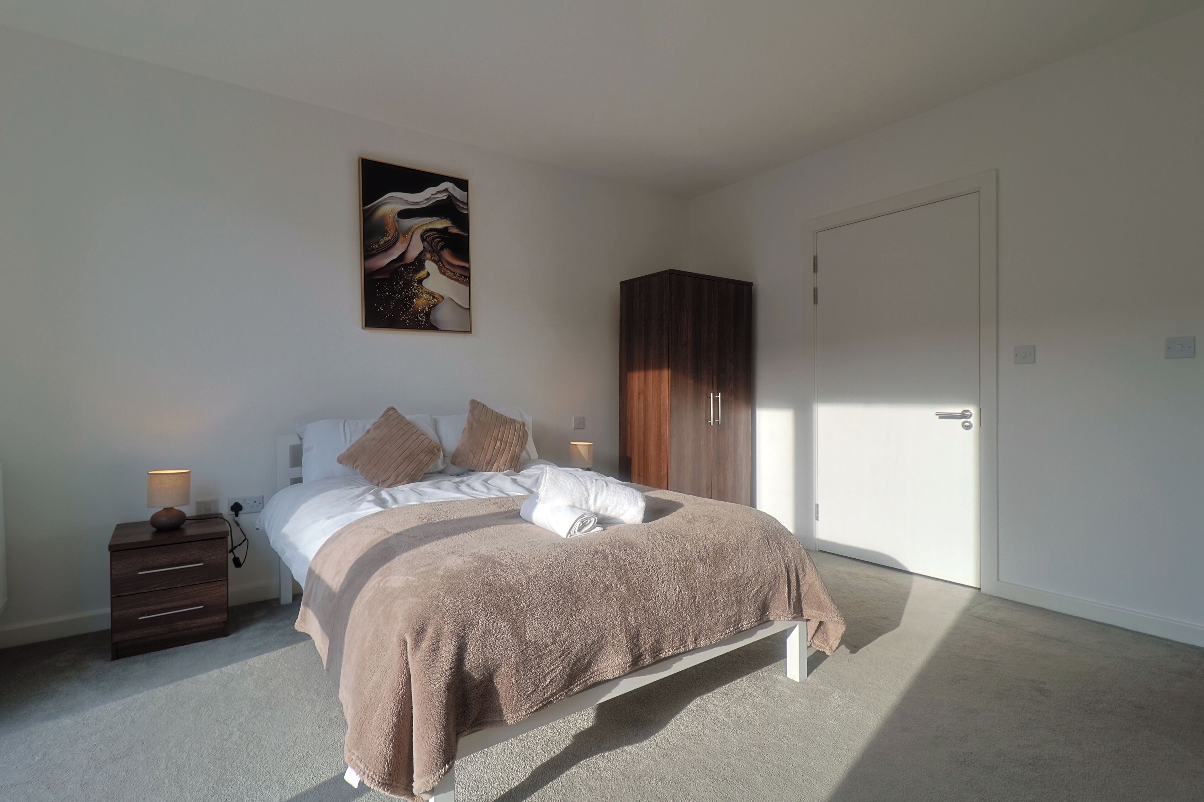 Iron/ironing board, WiFi, bed sheets