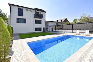 Piscine extérieure (ouverte en saison)