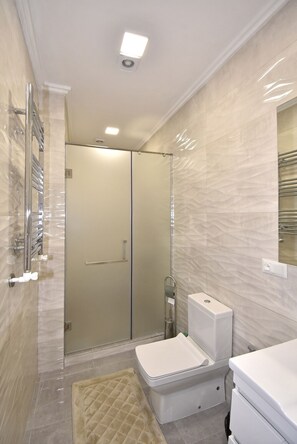Luxury House, 4 Bedrooms | Bathroom