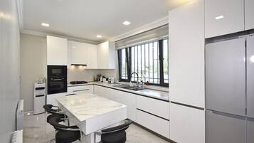 บ้านพักลักซ์ชัวรี่, 4 ห้องนอน | ครัวส่วนตัว