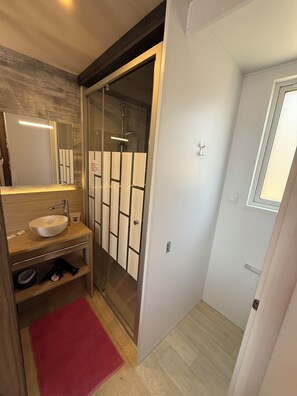 Shower, hair dryer, towels, toilet paper - Luxury bungalow - Sea view - Heated pool 4 (Saint-Raphaël)