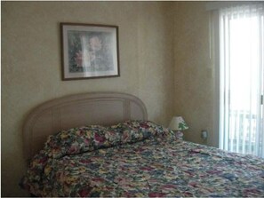 3 bedrooms, iron/ironing board, free WiFi, bed sheets - 2 Blocks to Beach & Boardwalk – 3BR/2BA Ocean City Condo (Ocean City)
