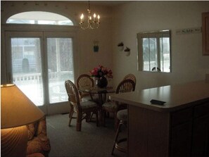 Dining - 2 Blocks to Beach & Boardwalk – 3BR/2BA Ocean City Condo (Ocean City)