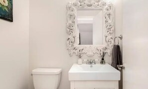 Hair dryer, towels, soap, toilet paper - Female Only | Skylight Room | Shared Bath (Toronto)