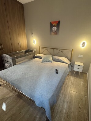 2 chambres, fer et planche à repasser, lit parapluie, Wi-Fi gratuit