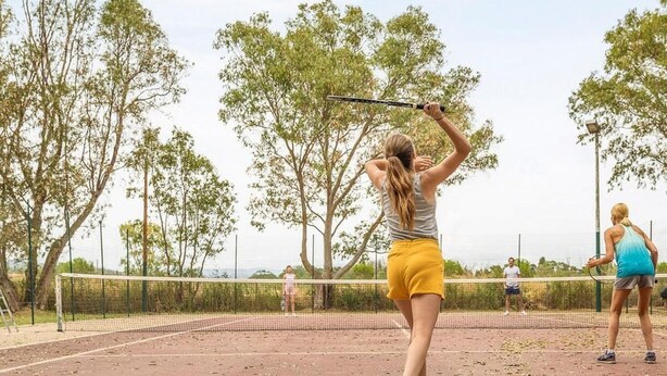 An outdoor tennis court with a net, trees, and a clear sky. - Holiday Park Stay With Sun, Slides & Sea (Hyères)