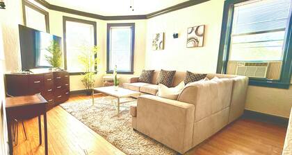 Upscale 1BR -Near Midway Airport - Free Parking & Fast CTA Access